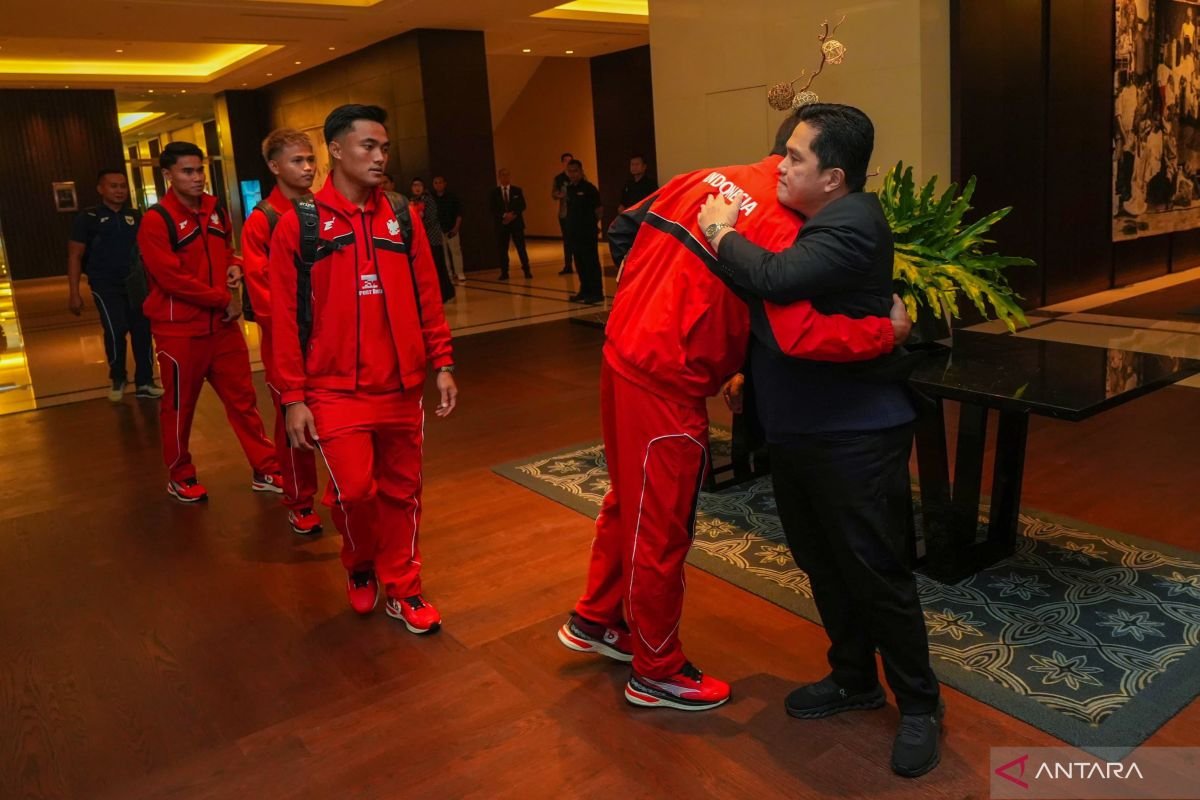 Alternatif judul untuk "Prediksi Susunan Pemain Timnas Indonesia vs Australia" bisa berupa:

1. "Ramalan Formasi Timnas Indonesia dan Australia"
2. "Susunan Pemain: Indonesia vs Australia - Prediksi Pertandingan"
3. "Analisis Line-up Timnas Indonesia Melawan Australia"
4. "Perkiraan Starting XI Timnas Indonesia dalam Duel Melawan Australia"
5. "Prediksi Line-up untuk Pertandingan Indonesia vs Australia"
6. "Proyeksi Susunan Pemain Timnas Indonesia dan Australia"
7. "Siapa yang Akan Bermain? Prediksi Formasi Indonesia vs Australia"

Semoga salah satu dari alternatif tersebut sesuai dengan kebutuhan Anda!