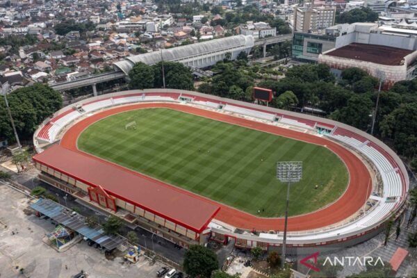 Berikut adalah beberapa alternatif judul untuk "Fakta Singkat 17 Stadion yang Direnovasi dan Dibangun Pemerintah":

1. "17 Stadion Baru dan yang Direvitalisasi oleh Pemerintah: Fakta Menarik"
2. "Menelusuri Renovasi dan Pembangunan 17 Stadion oleh Pemerintah"
3. "17 Stadion yang Dipugar dan Didirikan: Fakta-Fakta Menarik"
4. "Investasi Pemerintah dalam Olahraga: 17 Stadion yang Direvitalisasi"
5. "Mengenal 17 Stadion Hasil Renovasi dan Pembangunan Pemerintah"
6. "Transformasi Stadion: 17 Proyek yang Dikelola Pemerintah"
7. "17 Stadion yang Didenyutkan Kembali oleh Upaya Pemerintah"
8. "Fakta-Fakta Terkait Renovasi dan Pembangunan 17 Stadion oleh Pemerintah"

Silakan pilih atau modifikasi sesuai dengan kebutuhan Anda!