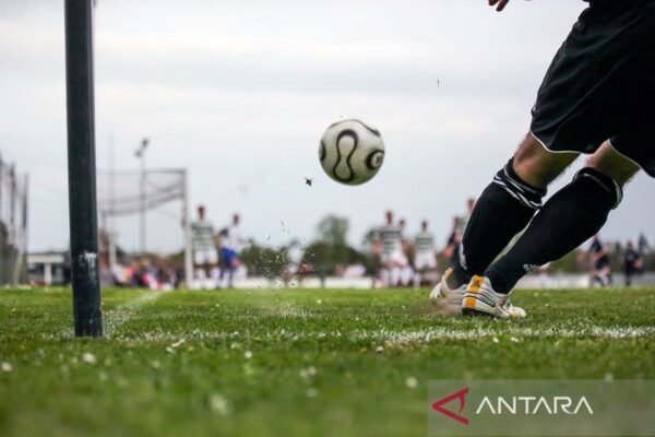 Berikut adalah beberapa alternatif judul untuk "Adrian Wibowo Jalani Debut Bersama LA FC":

1. "Debut Perdana Adrian Wibowo Bersama LA FC"
2. "Adrian Wibowo Memulai Perjalanan Bersama LA FC"
3. "LA FC Sambut Debut Adrian Wibowo"
4. "Adrian Wibowo, Bintang Baru di LA FC"
5. "Langkah Pertama Adrian Wibowo di LA FC"
6. "Momen Bersejarah: Debut Adrian Wibowo di LA FC"
7. "Adrian Wibowo Resmi Bergabung dan Debut di LA FC"

Semoga alternatif judul ini sesuai dengan yang Anda cari!