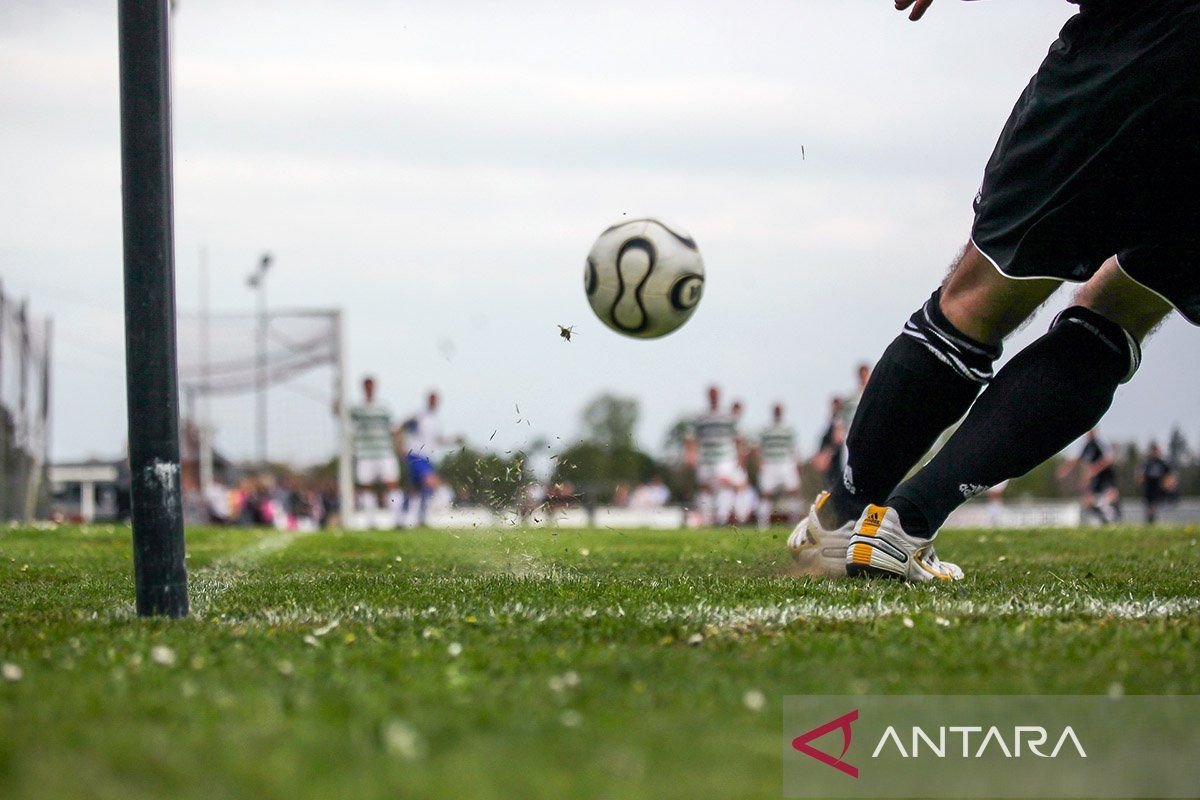 Berikut adalah beberapa alternatif judul untuk "Adrian Wibowo Jalani Debut Bersama LA FC":

1. "Debut Perdana Adrian Wibowo Bersama LA FC"
2. "Adrian Wibowo Memulai Perjalanan Bersama LA FC"
3. "LA FC Sambut Debut Adrian Wibowo"
4. "Adrian Wibowo, Bintang Baru di LA FC"
5. "Langkah Pertama Adrian Wibowo di LA FC"
6. "Momen Bersejarah: Debut Adrian Wibowo di LA FC"
7. "Adrian Wibowo Resmi Bergabung dan Debut di LA FC"

Semoga alternatif judul ini sesuai dengan yang Anda cari!