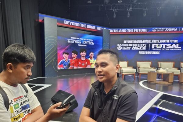 Tentu! Berikut adalah beberapa alternatif judul untuk "Turnamen Game of Society" yang menekankan pada tema pencarian bakat di Klub Liga 1:

1. "Liga 1 Talent Show: Ajang Pencarian Bakat Terbaik"
2. "Pencarian Bakat Klub Liga 1: Turnamen Game of Society"
3. "Discovery League: Ajang Mencari Bintang Baru Liga 1"
4. "Game of Society: Mencari Bakat Emas untuk Liga 1"
5. "Liga 1 Talent Hunt: Turnamen Bertabur Bakat"
6. "Bakat Muda Liga 1: Berikutnya dari Ajang Game of Society"
7. "Kejora Liga 1: Ajang Pencarian Bakat Masa Depan"
8. "Society Talent Championship: Menemukan Bintang Liga 1"

Silakan pilih yang paling sesuai atau kombinasikan elemen dari beberapa judul ini!