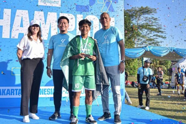 Tentu! Berikut adalah beberapa alternatif judul untuk "Pemain terbaik LALIGA Youth Tournament Indonesia dikirim ke Girona FC":

1. "Bintang LALIGA Youth Tournament Indonesia Dipinang Girona FC"
2. "Pemain Terbaik LALIGA Youth Tournament Indonesia Bergabung dengan Girona FC"
3. "Girona FC Rekomendasikan Pemain Unggulan dari LALIGA Youth Tournament Indonesia"
4. "Talenta Muda dari LALIGA Youth Tournament Indonesia Menuju Girona FC"
5. "Pemain Terbaik dari Turnamen LALIGA Youth Indonesia Diberangkatkan ke Girona FC"
6. "Girona FC Menyambut Pemain Terbaik LALIGA Youth Tournament Indonesia"
7. "Pemain Cemerlang LALIGA Youth Tournament Indonesia Ditarik oleh Girona FC"

Silakan pilih salah satu atau modifikasi sesuai kebutuhan!