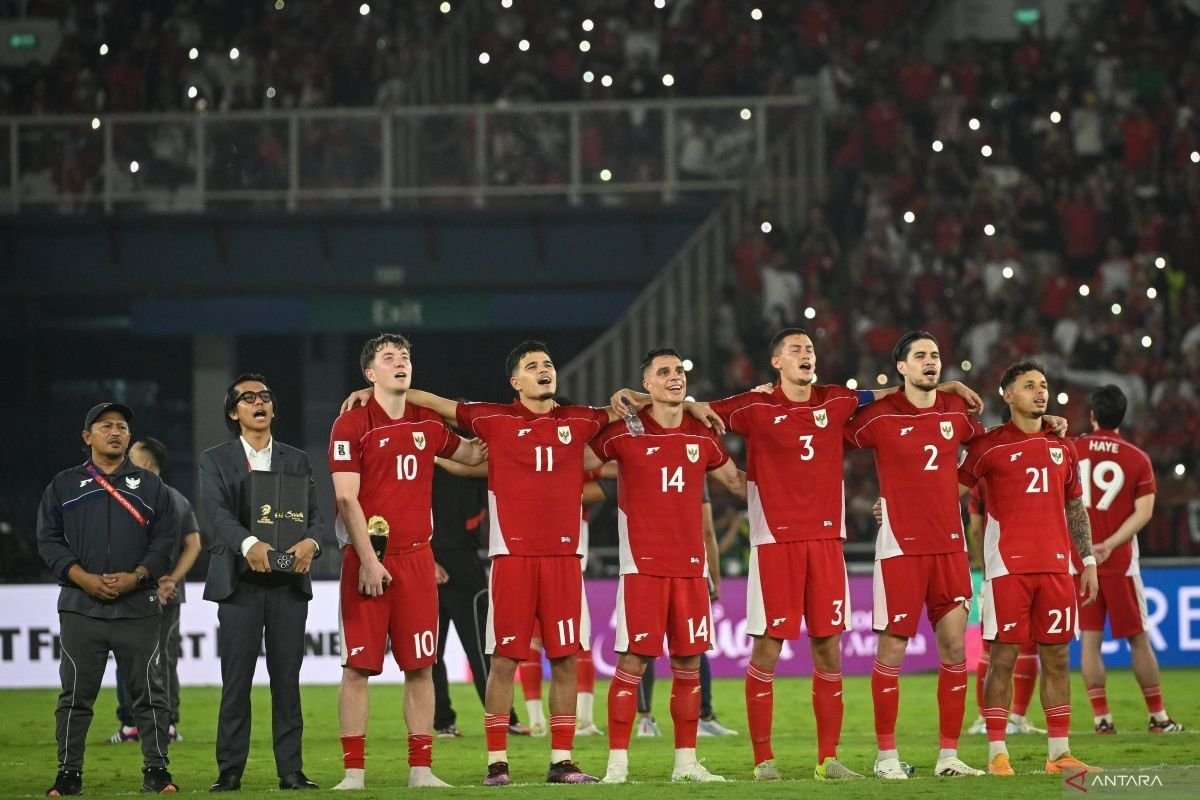 Berikut adalah beberapa alternatif judul untuk berita "PSSI panggil 32 pemain dan kunjungan Prabowo ke Thailand":

1. "32 Pemain Dipanggil PSSI, Serta Kunjungan Prabowo ke Thailand"
2. "PSSI Umumkan Pemanggilan 32 Pemain Bersamaan Kunjungan Prabowo ke Thailand"
3. "Pelatih PSSI Panggil 32 Pemain, Prabowo Menjalin Kerja Sama di Thailand"
4. "Kegiatan PSSI: Pemanggilan 32 Pemain dan Kunjungan Diplomatik Prabowo ke Thailand"
5. "PSSI dan Prabowo: Pemanggilan 32 Pemain Serta Misi Thailand" 

Semoga salah satu dari opsi di atas sesuai dengan yang Anda inginkan!