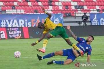 Pertandingan Sengit: Arema dan Persebaya Berbagi Poin dengan Hasil 1-1