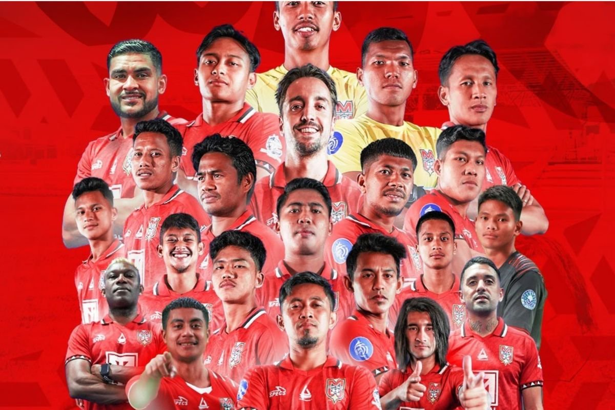 Here are some alternate titles for "Malut United lepas 22 pemain":

1. "Malut United Melepaskan 22 Pemain"
2. "22 Pemain Resmi Dilepas oleh Malut United"
3. "Malut United: Perombakan Besar, 22 Pemain Keluar"
4. "Transformasi Tim: Malut United Lepas 22 Pemain"
5. "22 Pemain Meninggalkan Malut United: Apa Selanjutnya?"
6. "Perpisahan Massal: Malut United Dilepas 22 Pemain"
7. "Malut United: 22 Pemain Tereliminasi dari Tim"
8. "Pergerakan Besar di Malut United: 22 Pesepakbola Pergi"
9. "Malut United dalam Tahap Baru: 22 Pemain Lepas"
10. "Mengubah Roster: Malut United Lepaskan 22 Pemain" 

Feel free to choose any of these or modify them as needed!