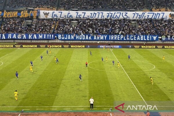 Barros dan Febri Bawa Persib Menang di Laga Perdana Melawan Semen Padang