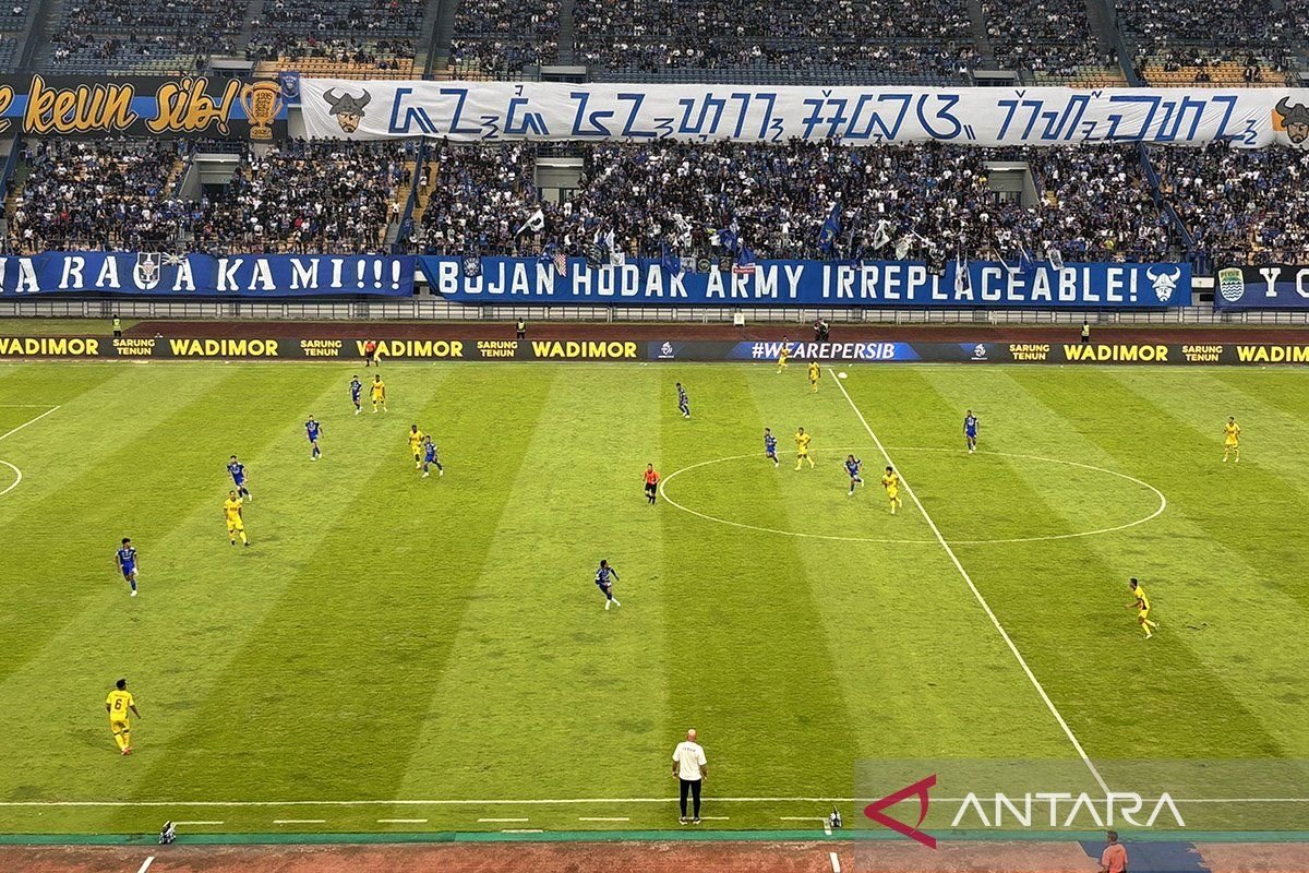 Barros dan Febri Bawa Persib Menang di Laga Perdana Melawan Semen Padang